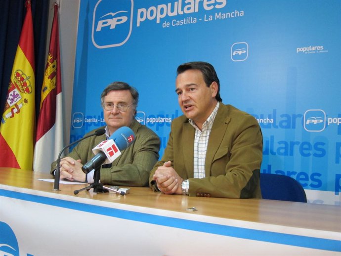 García-Tizón y Conde en rueda de prensa