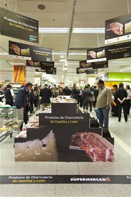 Puesto de promoción en un establecimiento en Lisboa