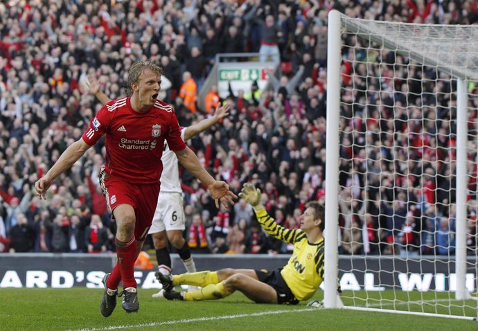 Kuyt destroza al Manchester United en Anfield