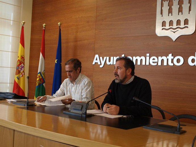 Atilano de la Fuente y Luis Medel, jefe de bomberos