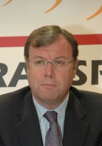 Silván dice que su prioridad es garantizar la seguridad mientras el Gobierno cambiaba pegatinas cuando se colapsó la A-6