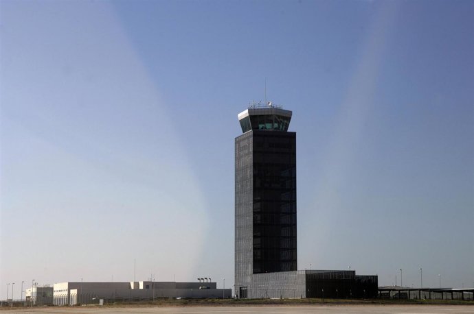 Torre de control en el aeropuerto de Ciudad Real