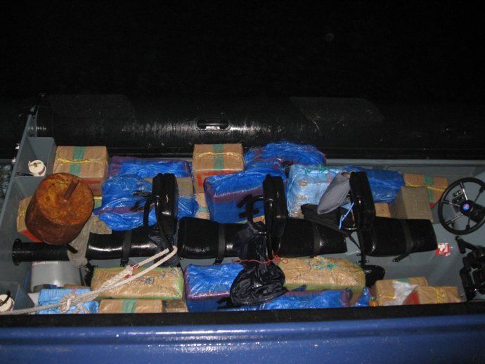 hachís incautado en una embarcación neumática 