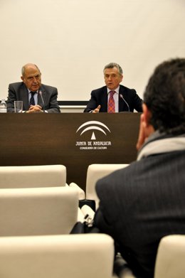 El consejero de Cultura, Paulino Plata, y el filósofo José Antonio Marina 