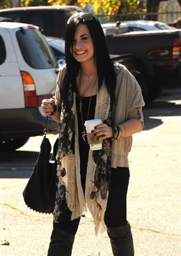 La actriz Demi Lovato en la calle