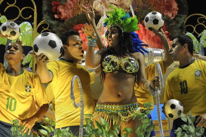 La modelo paraguaya, Larissa Riquelme desfilo en el Sambódromo de Brasil