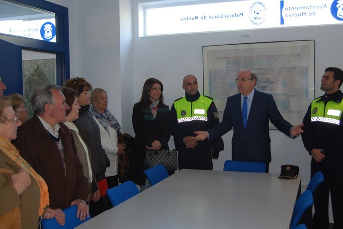 Pedro Rodríguez, visita la nueva comisaría de la Policía Local en la barriada de