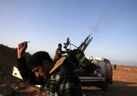 Los rebeldes del este de Libia temen quedarse sin petróleo en una semana