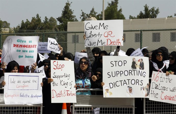 Manifestación en Bahréin frente a la embajada de EEUU