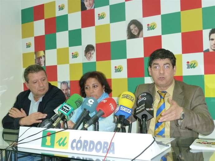 El coordinador de IULV-CA, Diego Valderas, en una rueda de prensa en Córdoba sob