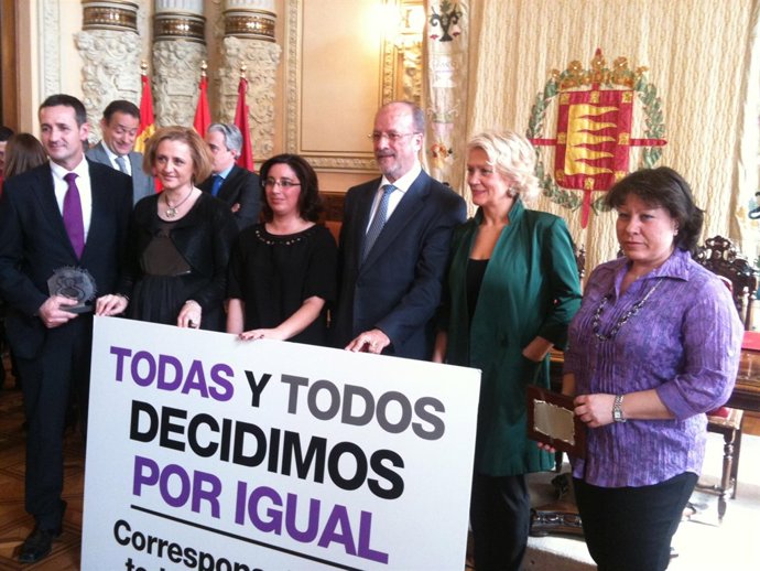 El alcalde de Valladolid, Francisco Javier León de la Riva, y la concejal Rosa H