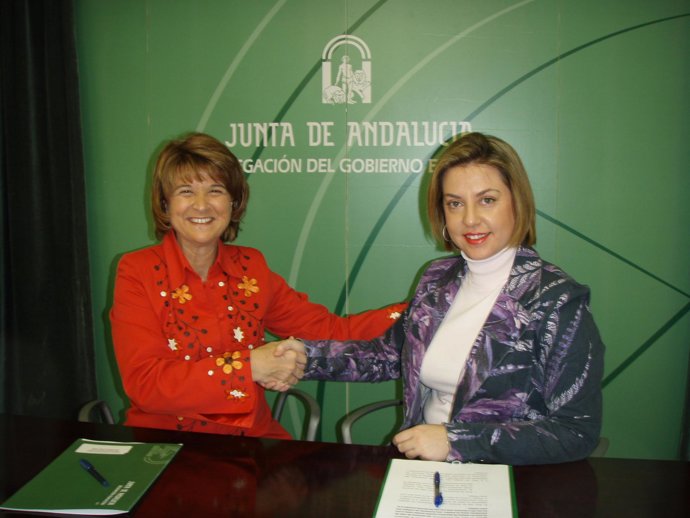 Las delegadas provinciales de Empleo  y de Educación en Jaén, Irene Sabalete y A