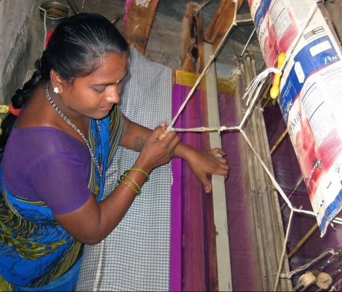 Mujer trabajando en la India