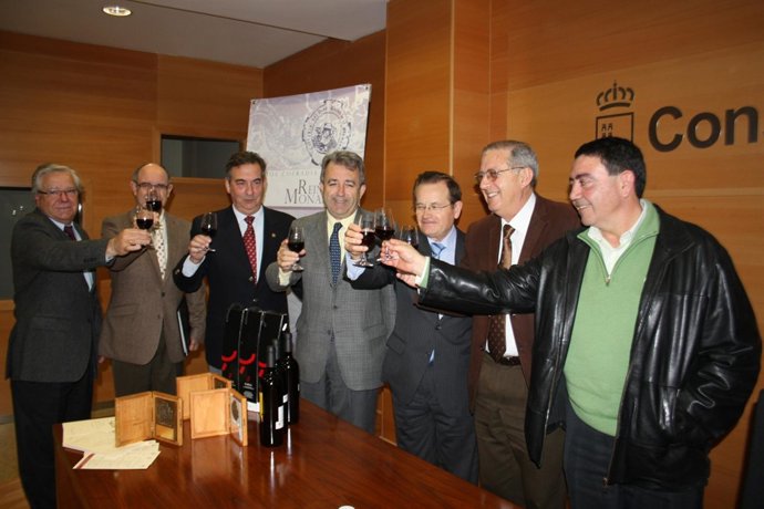 El presidente del Consejo Regulador de la D.O.Bullas, José Sánchez,  el director