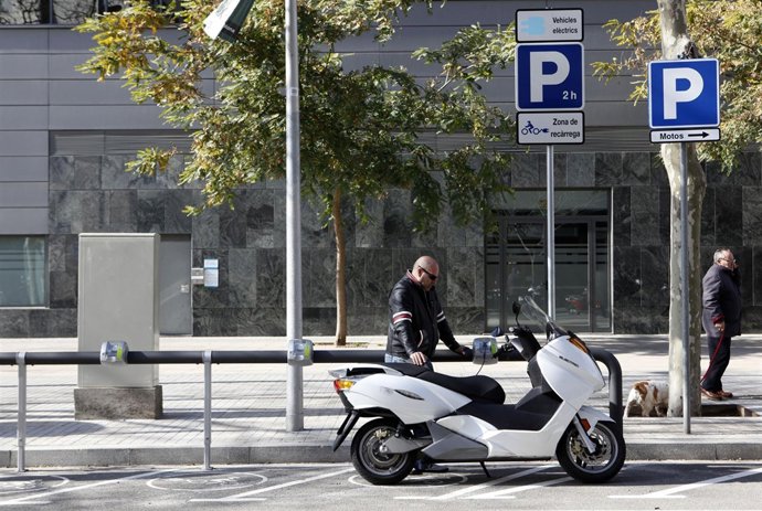 Estación de recarga de motos eléctricas en Barcelona