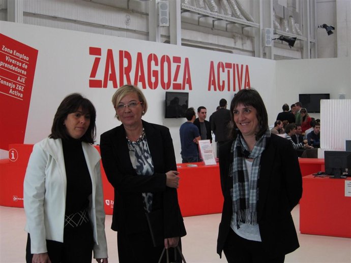 La consejera de Banesto, Rosa García, la consejera de Presidencia aragonesa, Eva