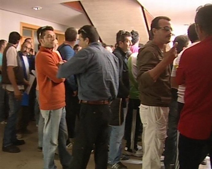 La Oferta De Trabajo A Dubai Provocó Colas De Trabajadores En Huelva