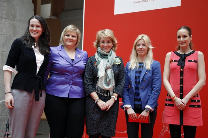 Fotografías De La Presidenta De La Comunidad De Madrid, Esperanza Aguirre, En El