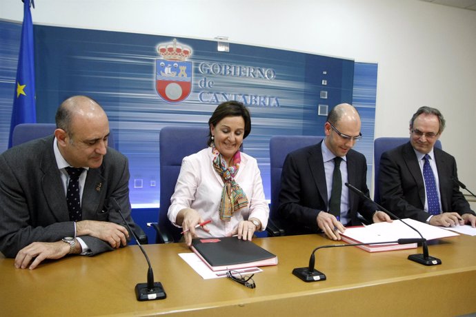 Firma del convenio entre la Fundación Comillas y ESADE