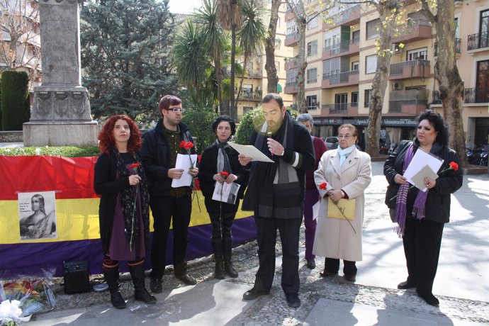 IU celebra el Día de la Mujer con la lectura de un manifiesto en la Plaza Marian