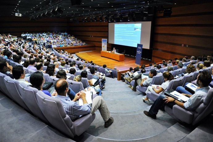 ECONOMÍA: DIEZ MIL PERSONAS RECIBIERON FORMACIÓN EMPRESARIAL DE CAJACANARIAS EN 