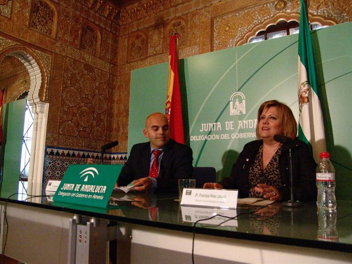 El presidente de la FAAM, Valentín Sola, y la delegada provincial de Empleo, Fra