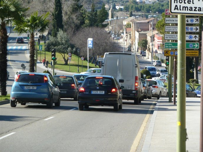 Avenida, coches en Toledo