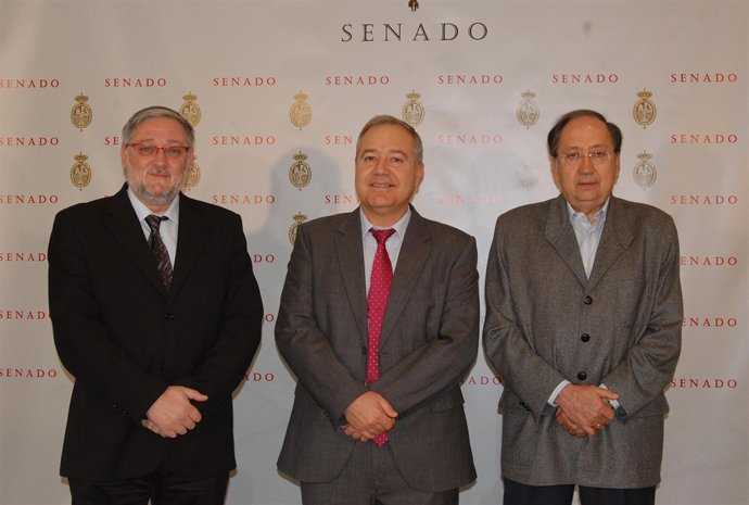 Senadores que han apoyado la iniciativa