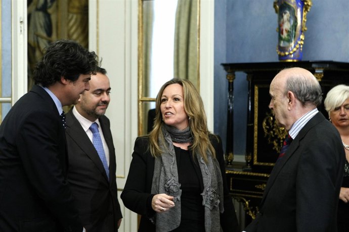 Trinidad Jiménez charla con Jorge Moragas