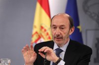El Gobierno: Rubalcaba está mejor y continúa su recuperación en planta