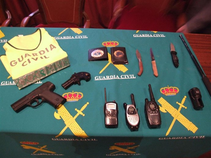 Armas y objetos intervenidos por la Guardia Civil