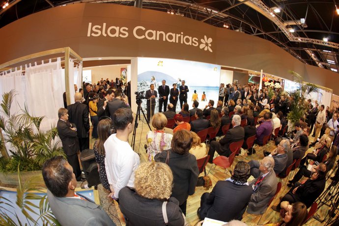 Paulino Rivero en el stand turístico de Canarias en Fitur, el mismo que el que s