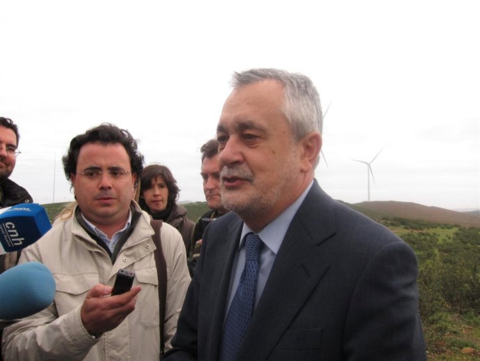 El presidente de la Junta de Andalucía, José Antonio Griñán, realiza declaracion