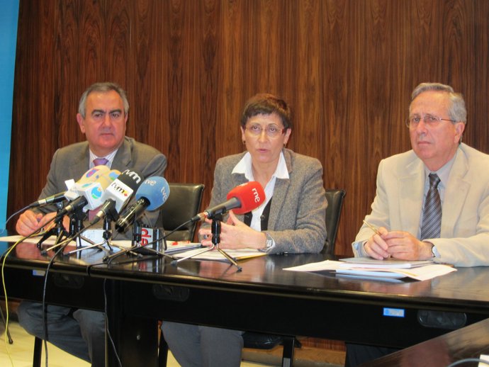 El delegado del Gobierno y la presidenta de la CHS