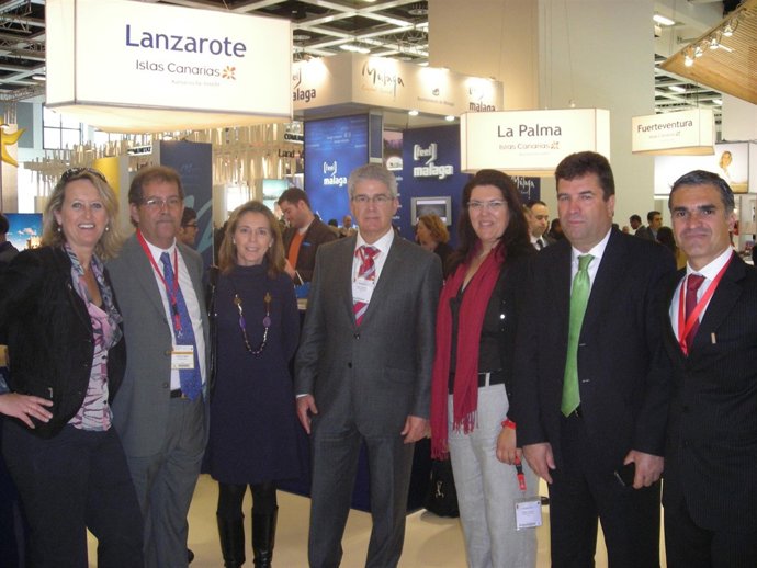 Autoridades y empresarios de Lanzarote en el stand de la isla en la ITB de Berlí