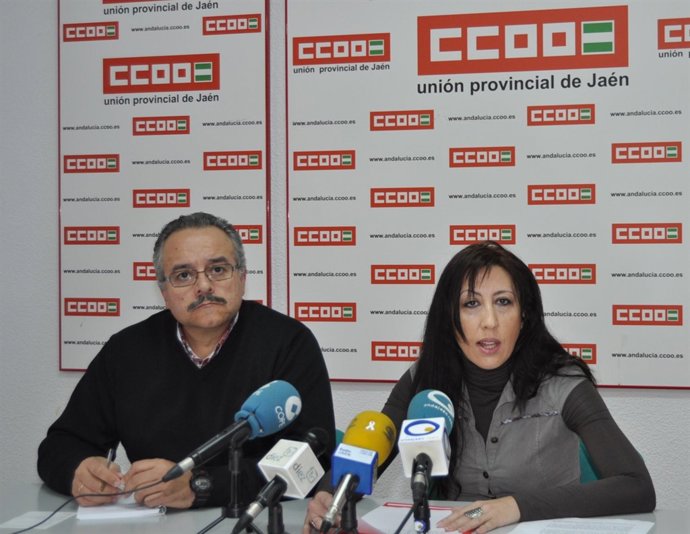 El secretario general de CCOO-Jaén, José Moral, y la secretaria de Mujer del sin