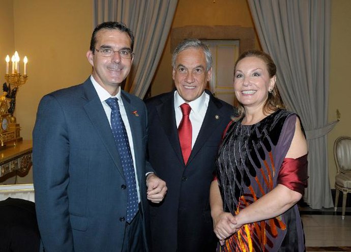 Pintado con Piñera y su esposa