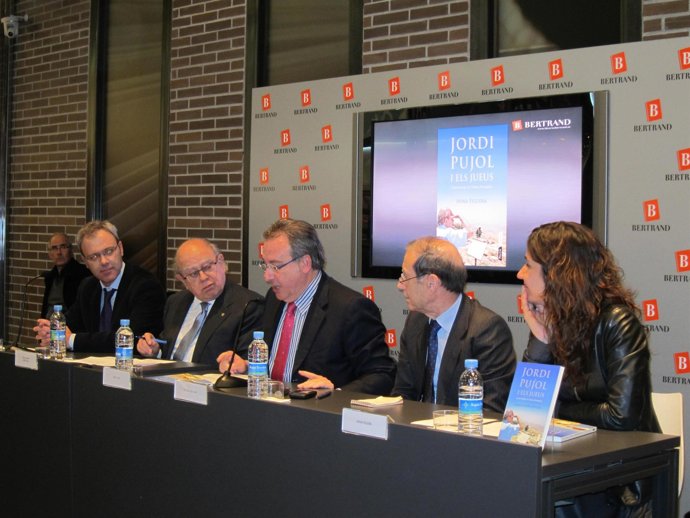 Jordi Pujol en la presentación de un libro con Josep Cuní