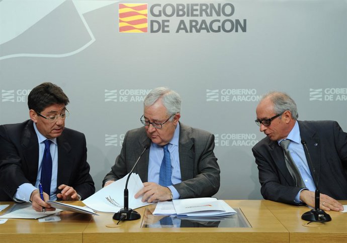 Firma del acuerdo entre Gobierno de Aragón y FIM
