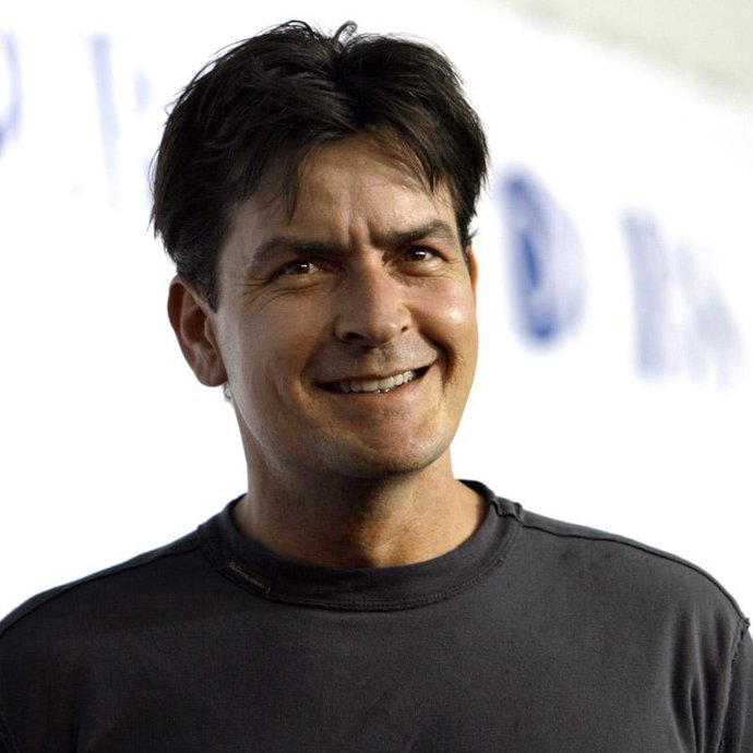Primer plano de Charlie Sheen