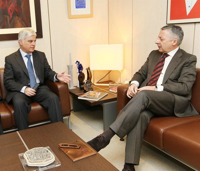 El secretario del PSOE de Canarias, José Miguel Pérez, y el ministro de Fomento,