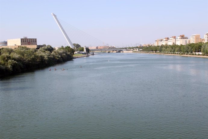 Río Guadalquivir a su paso por Sevilla