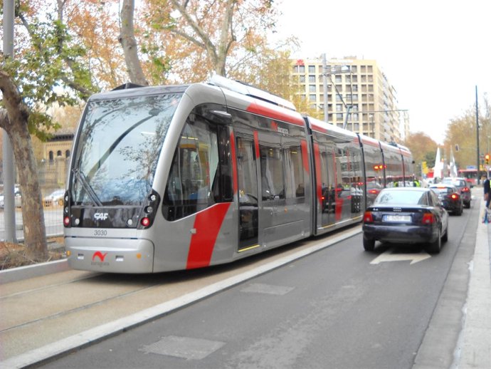 Tranvía en Gran Vía en Zaragoza