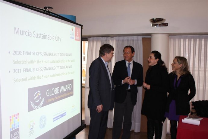 El Alcalde, Miguel Ángel Cámara, con representantes de las principales ciudades 