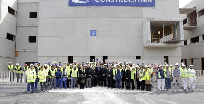 Francisco Camps visita las obras de ampliación del Hospital de Gandia