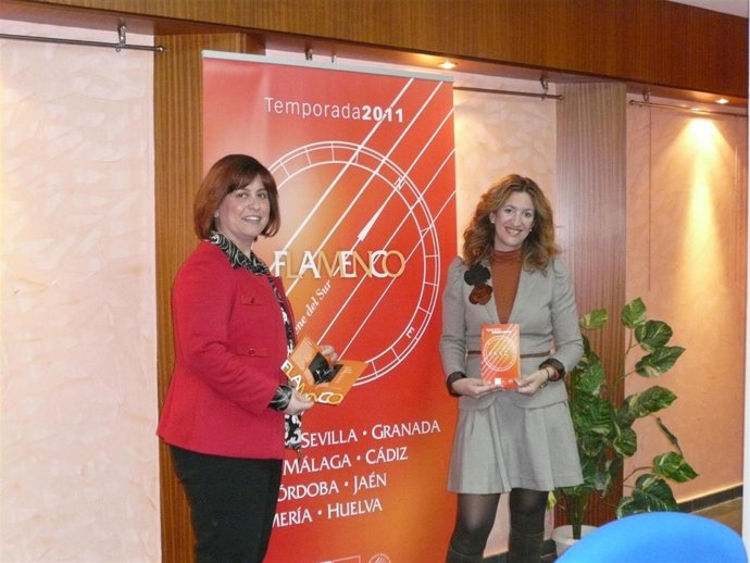 La directora de la Agencia Andaluza del Flamenco, María Ángeles Carrasco, y la d