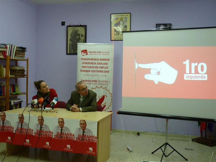 Pedro Moreno Brenes en la presentación de la televisión de IU por Internet