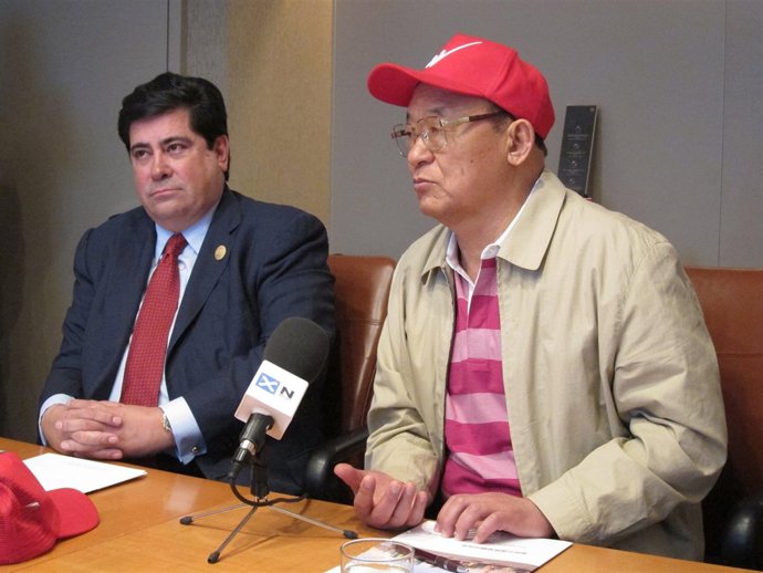 Directivos de DoubleStar, en rueda de prensa