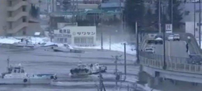 Tsunami provocado por el terremoto en Japón