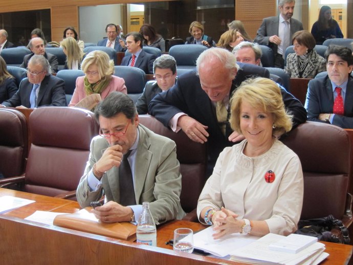 Aguirre es recibida en el Pleno tras su operación